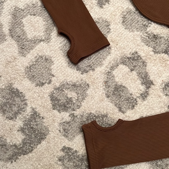 NEW with tags! Brown cropped mock neck. Great for fall! - Picture 4 of 4